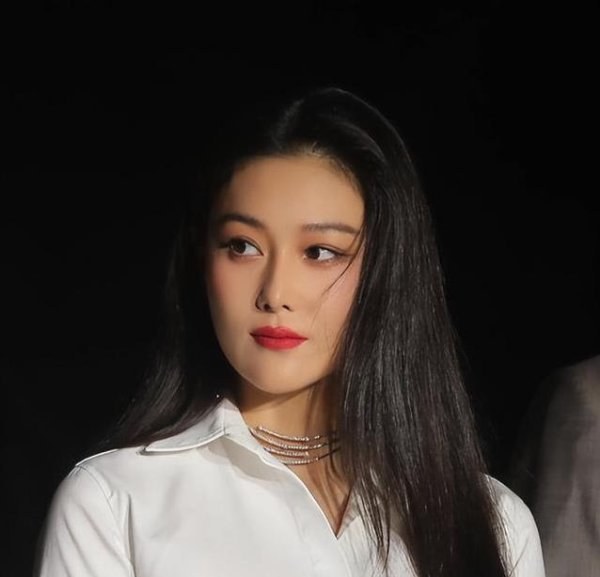 浙商证券证交所 张馨予被骂心机女6年，嫁教官后洗白，活成最幸福军嫂？